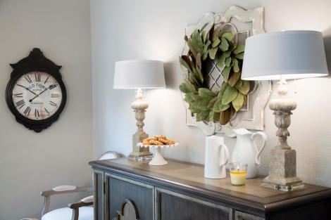 BP_HFXUP205H_Purks_dining-room_detail_474488-1044036.jpg.rend.hgtvcom.1280.853